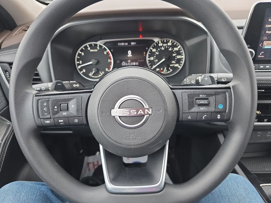 Used 2023 Nissan Rogue SV image 15