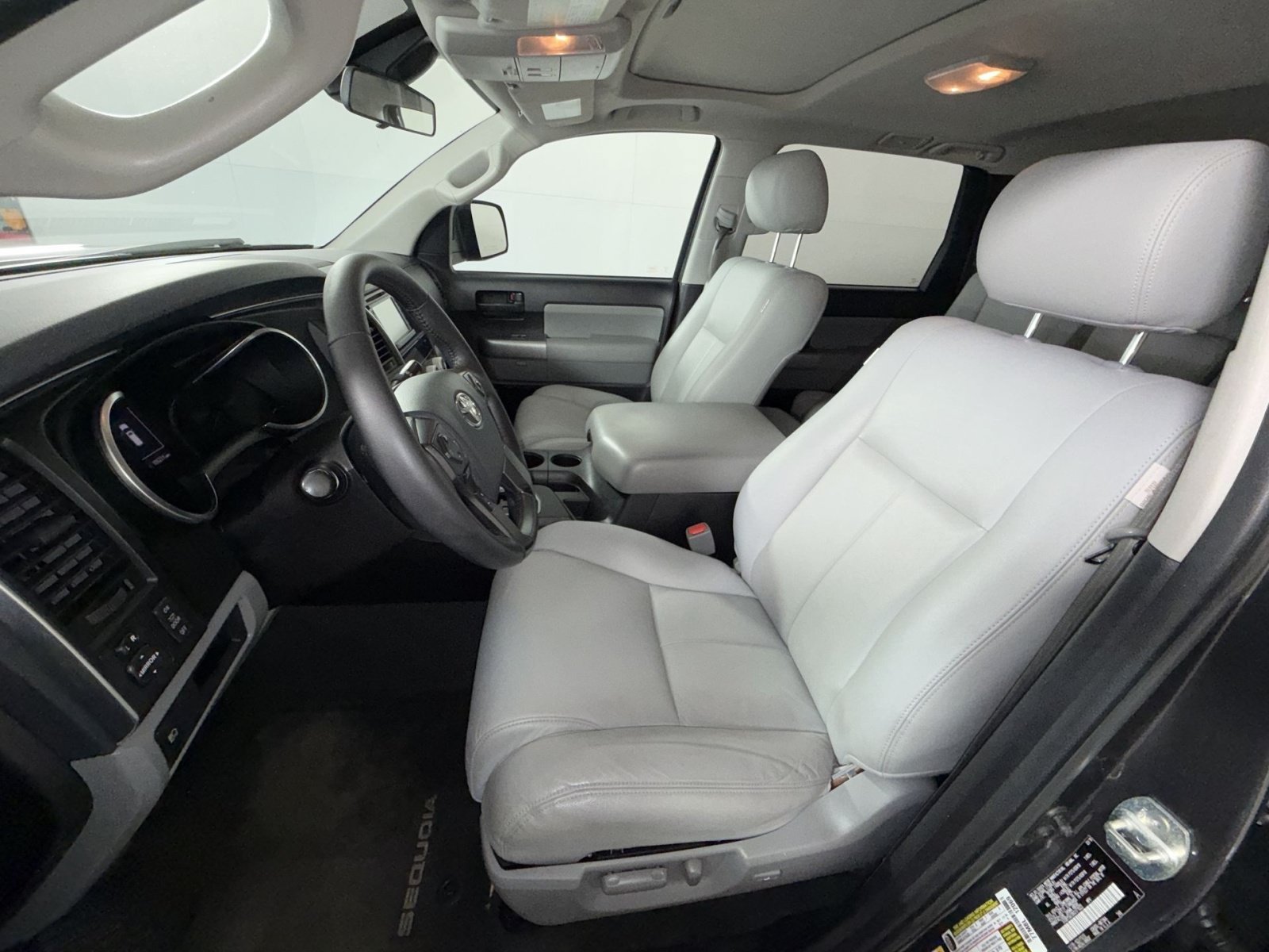 Used 2019 Toyota Sequoia SR5 AWD/4WD image 13