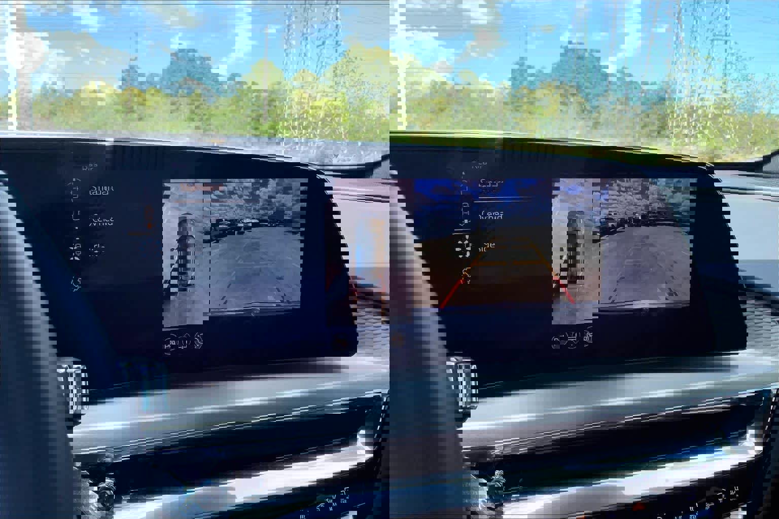 Used 2025 Cadillac Lyriq Luxury RWD image 24