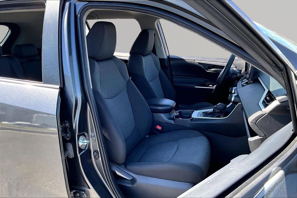 Used 2020 Toyota RAV4 XLE image 21