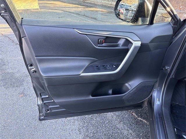 Used 2019 Toyota RAV4 LE image 13