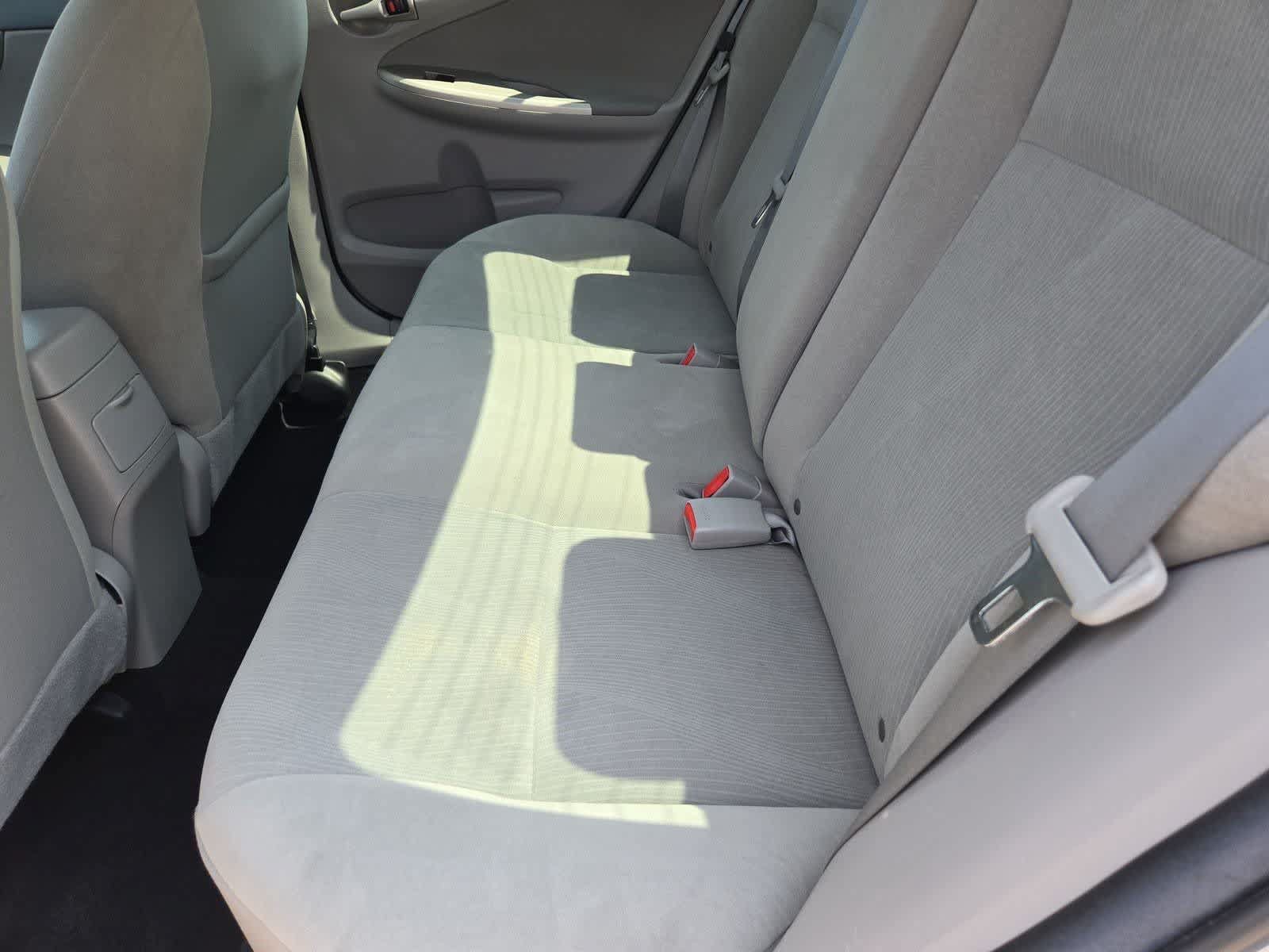 Used 2013 Toyota Corolla LE FWD image 17