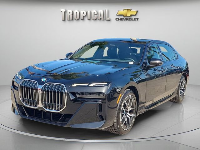 Used 2025 BMW 740i RWD image 1