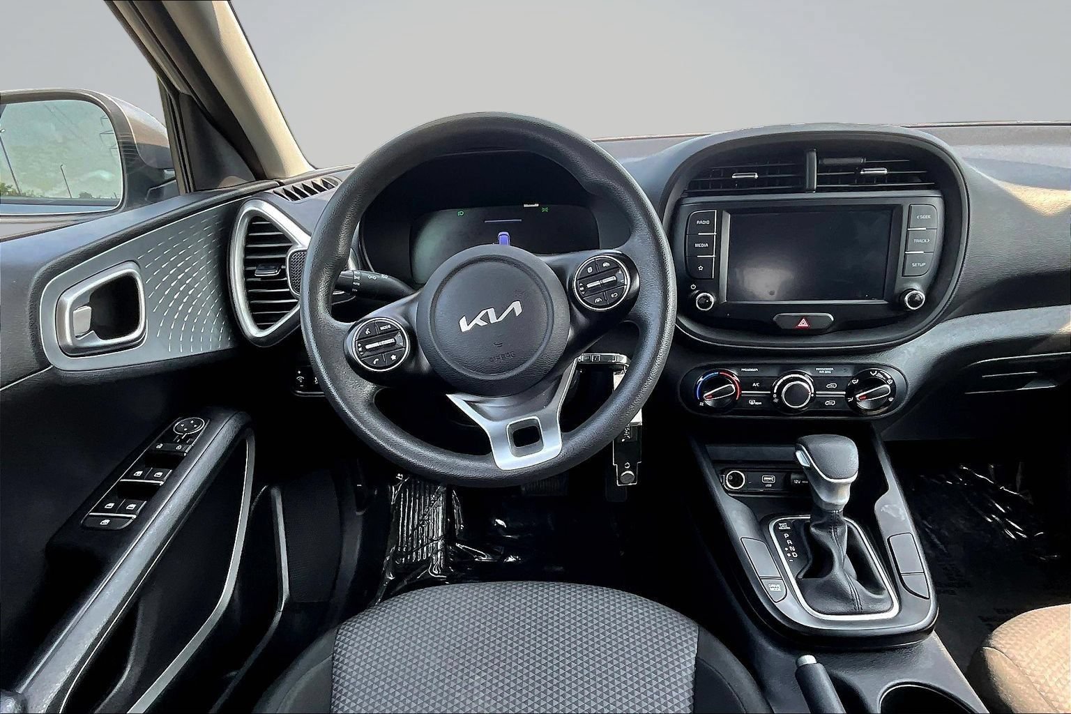 Used 2024 Kia Soul LX w/ Option Group 015 FWD image 8