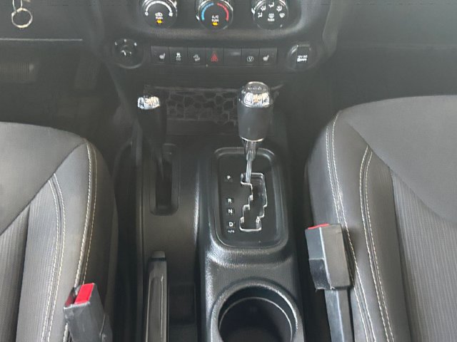 Used 2017 Jeep Wrangler Unlimited Rubicon w/ Cold Weather Group AWD/4WD image 6