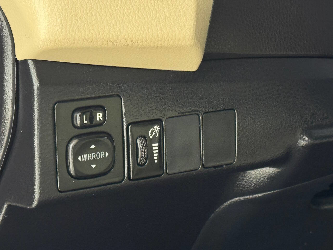 Used 2016 Toyota Corolla LE image 39