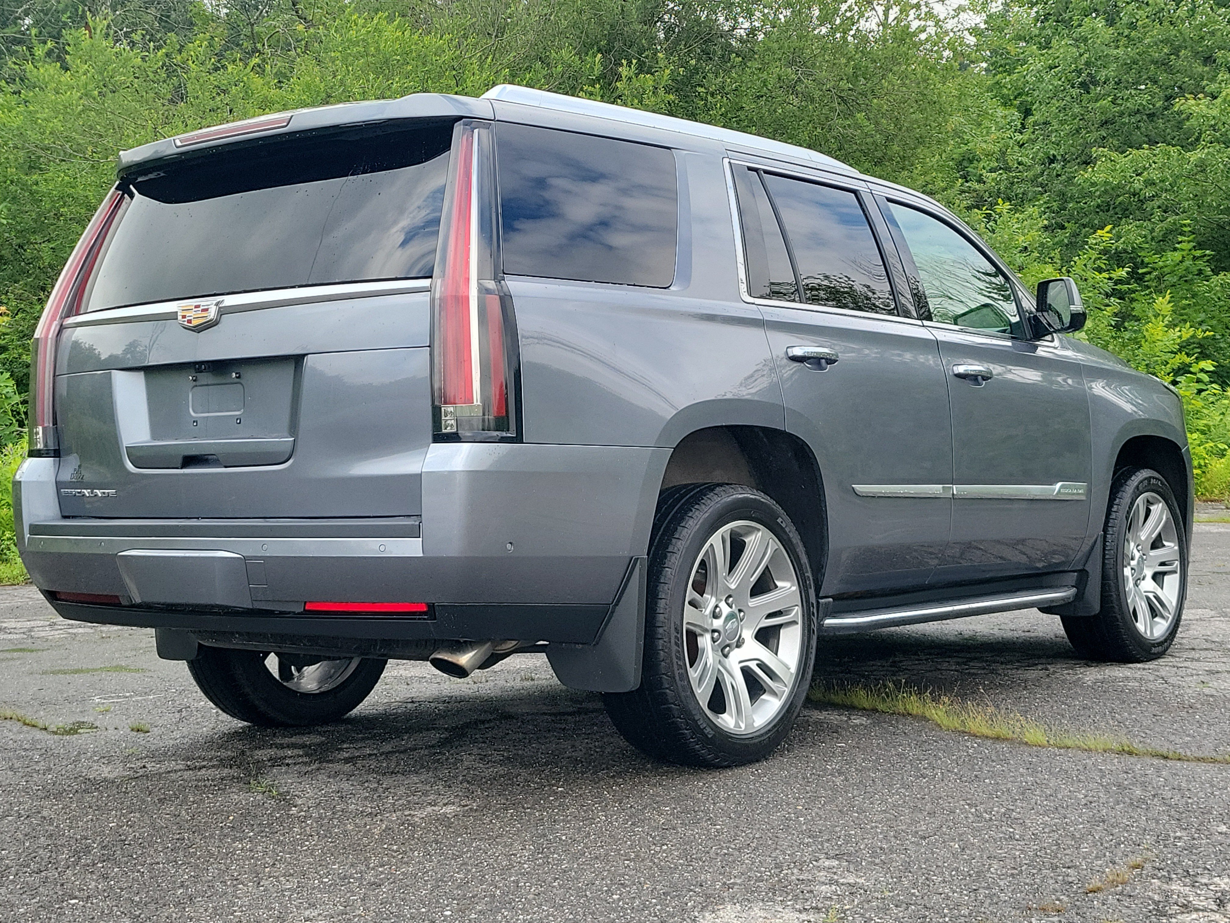 Used 2018 Cadillac Escalade Luxury AWD/4WD image 5
