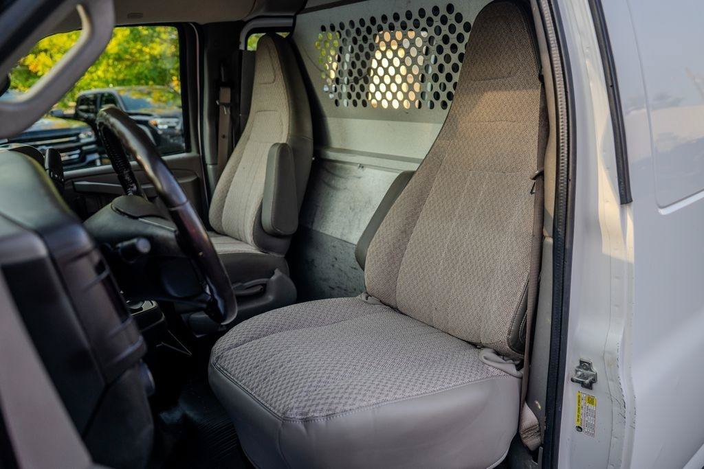 Used 2016 Chevrolet Express 2500 Extended RWD image 13