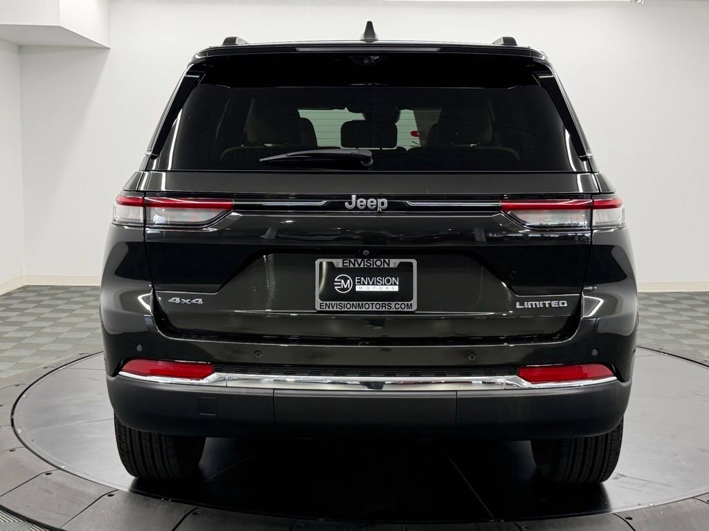 Used 2023 Jeep Grand Cherokee Limited w/ Luxury Tech Group II image 9
