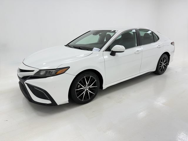 Used 2022 Toyota Camry SE FWD image 5