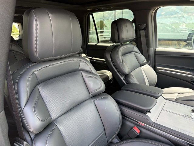 New 2026 Lincoln Navigator L Reserve w/ Jet Appearance Package AWD/4WD image 17