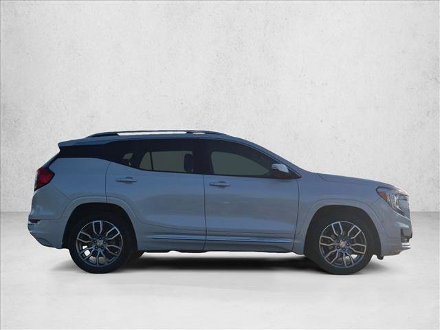 Used 2022 GMC Terrain Denali w/ Denali Premium Package AWD/4WD image 4