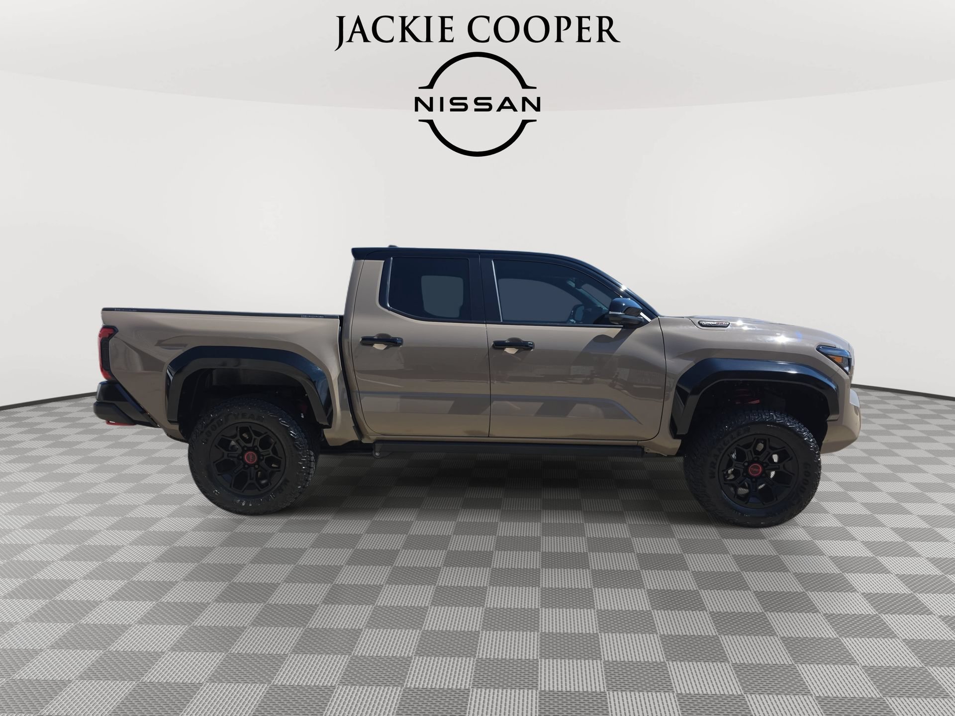 Used 2025 Toyota Tacoma TRD Pro AWD/4WD image 4