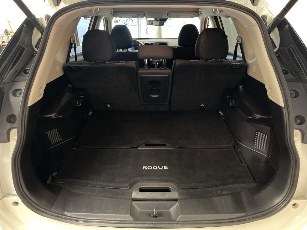 Used 2020 Nissan Rogue SV w/ Premium Package image 10
