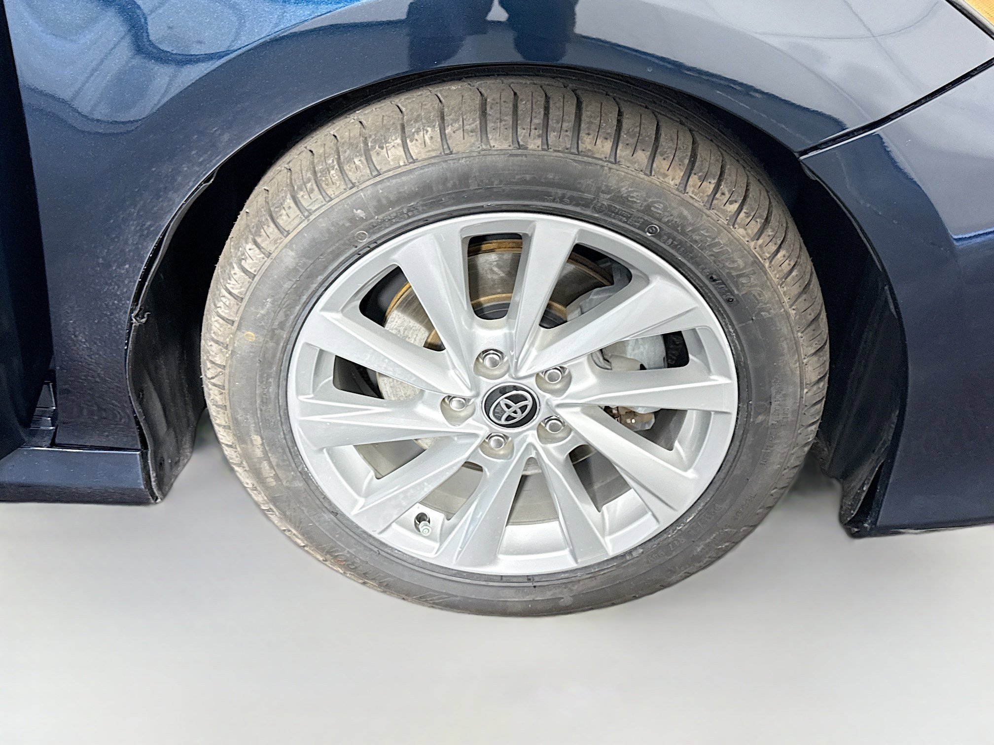 Used 2021 Toyota Camry LE image 31