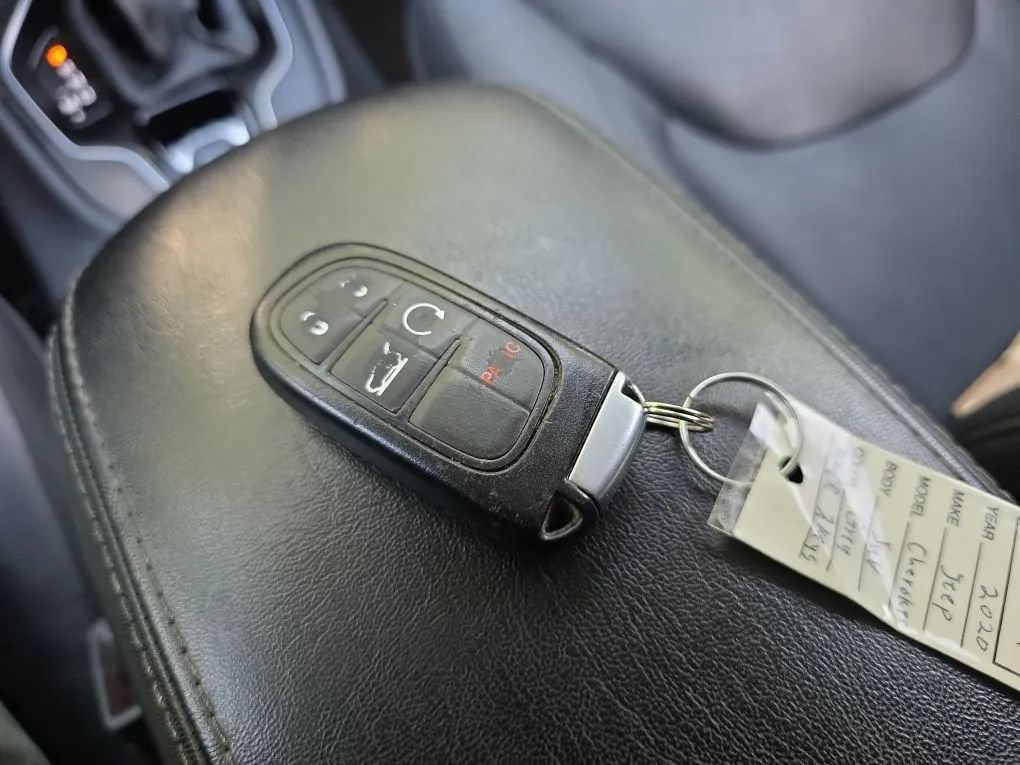 Used 2020 Jeep Cherokee Limited AWD/4WD image 35