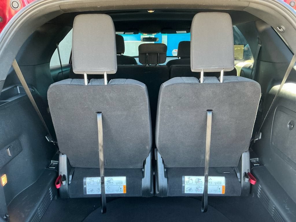 Used 2018 Ford Explorer XLT AWD/4WD image 17