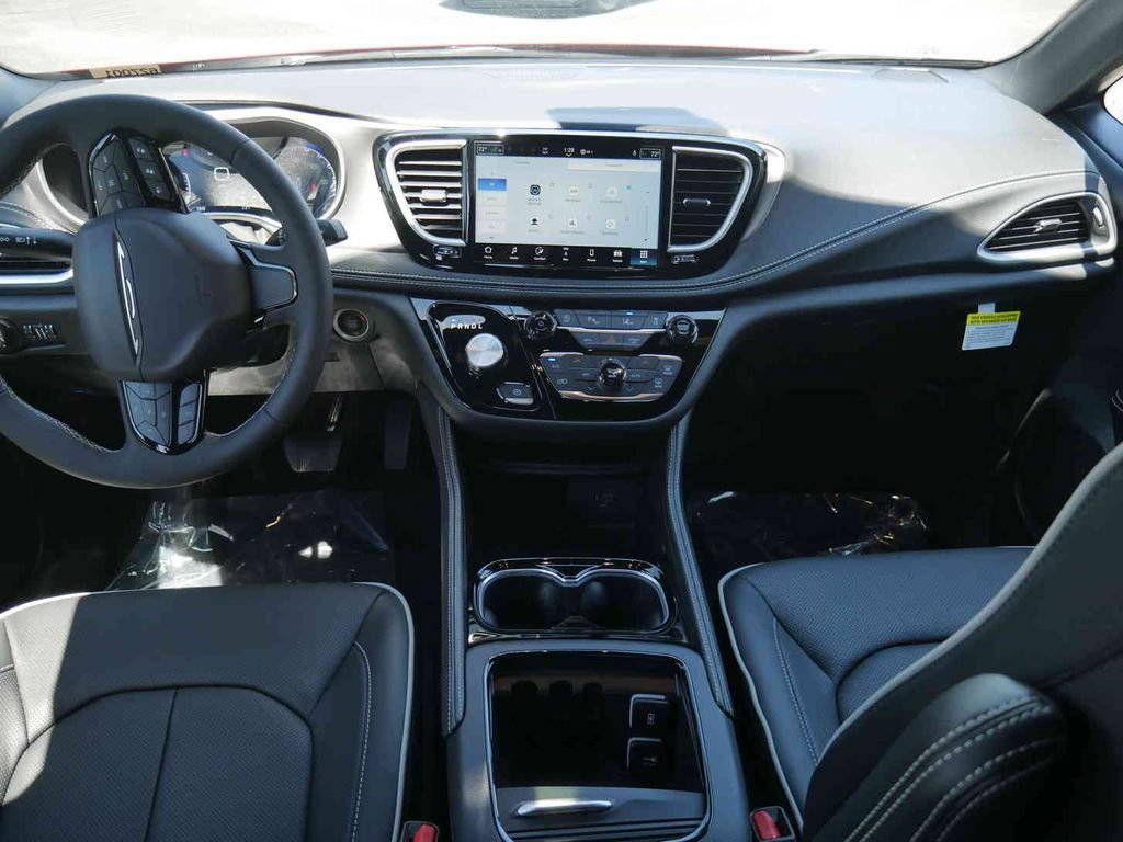 New 2027 Chrysler Pacifica Limited w/ Trailer Tow Group AWD/4WD image 4
