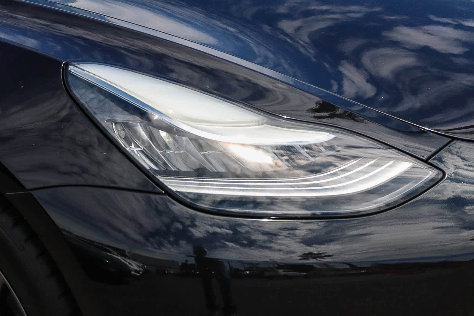 Used 2018 Tesla Model 3 Long Range AWD/4WD image 4
