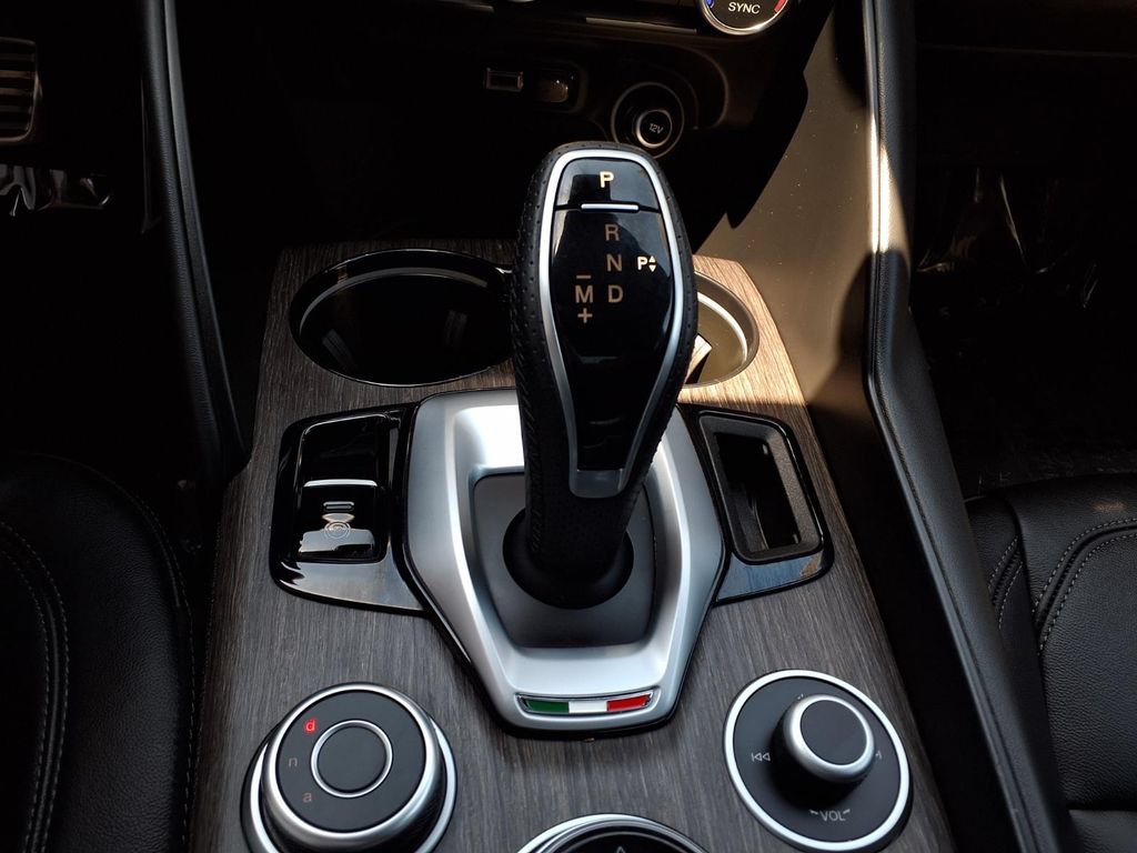 Used 2022 Alfa Romeo Giulia Ti RWD image 14