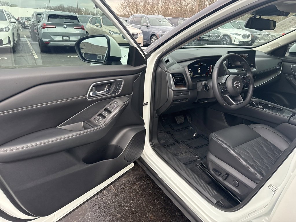 Used 2024 Nissan Rogue Platinum image 10