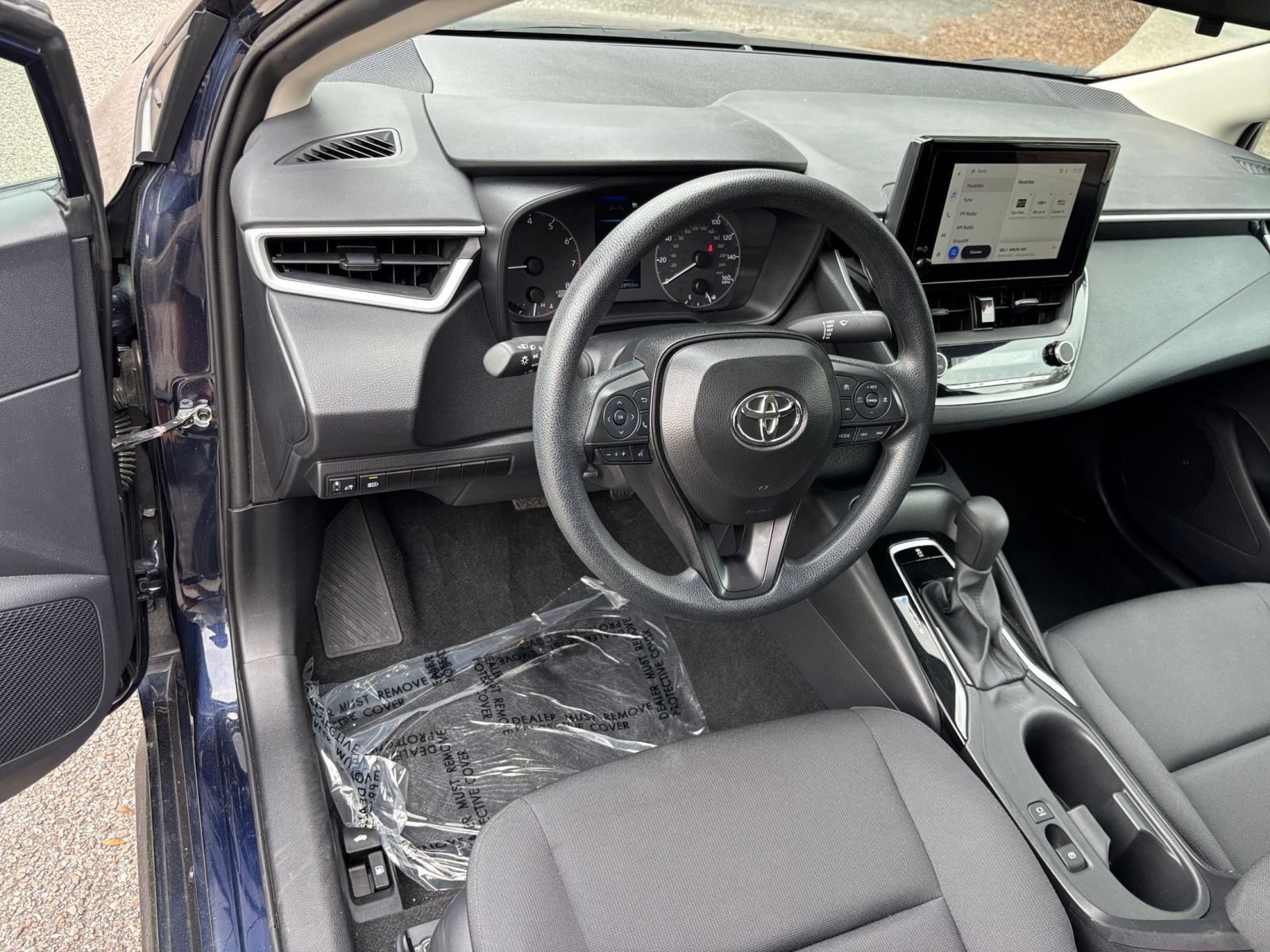 Used 2025 Toyota Corolla LE FWD image 31
