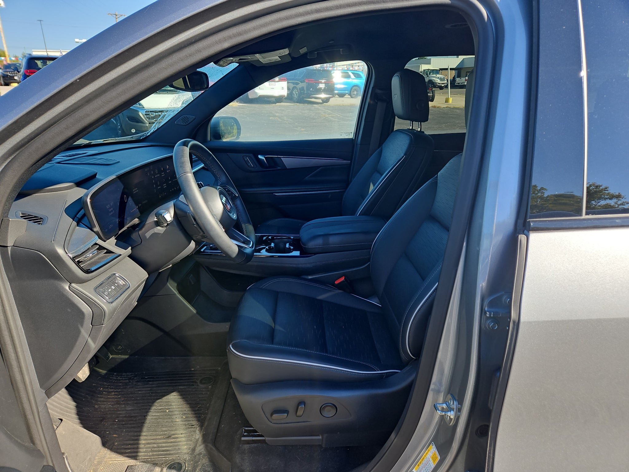 Used 2025 Buick Enclave Sport Touring w/ LPO, Floor Liner Package FWD image 5