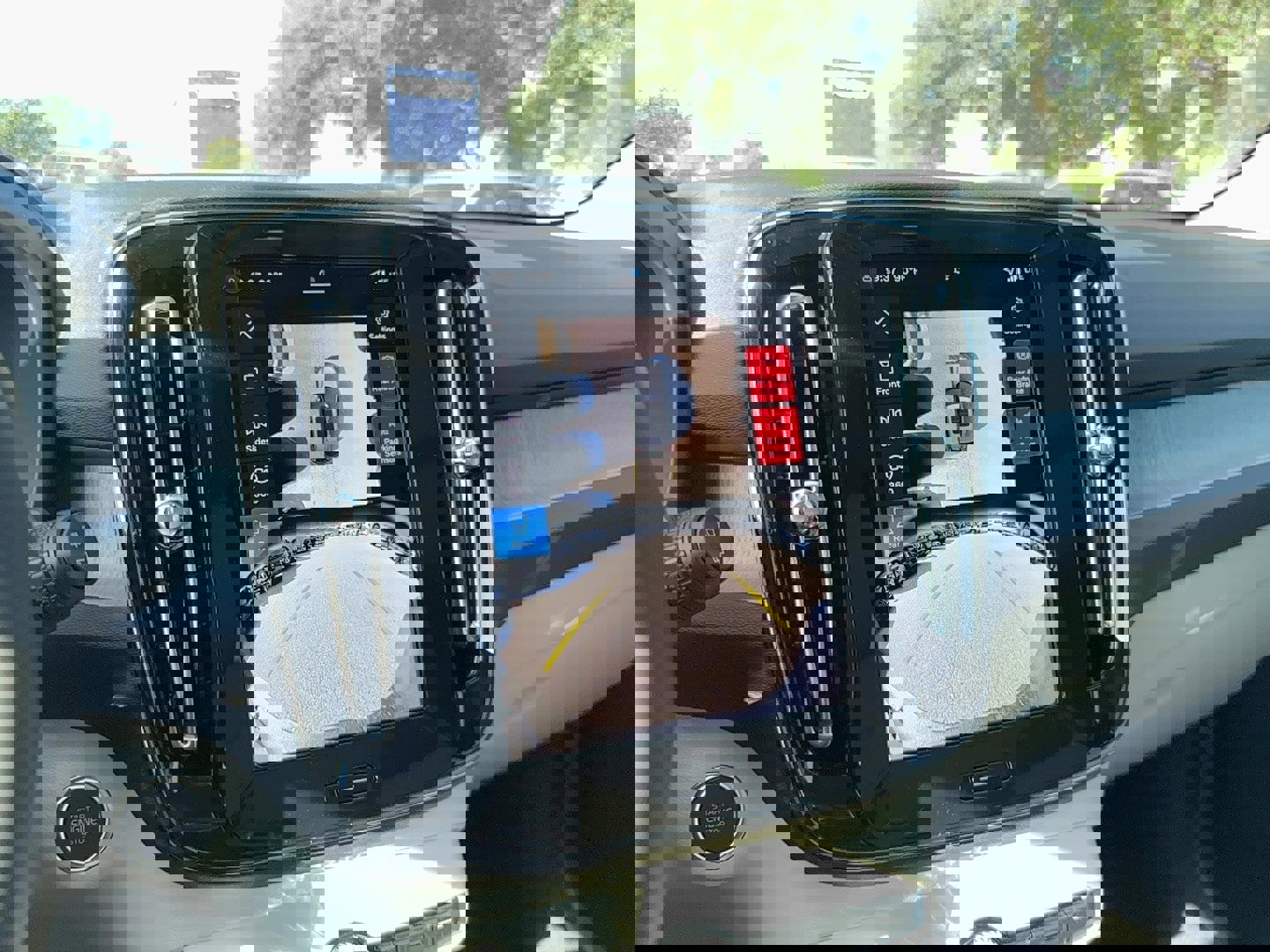 New 2026 Volvo XC40 B5 Plus w/ Protection Package Premier image 22