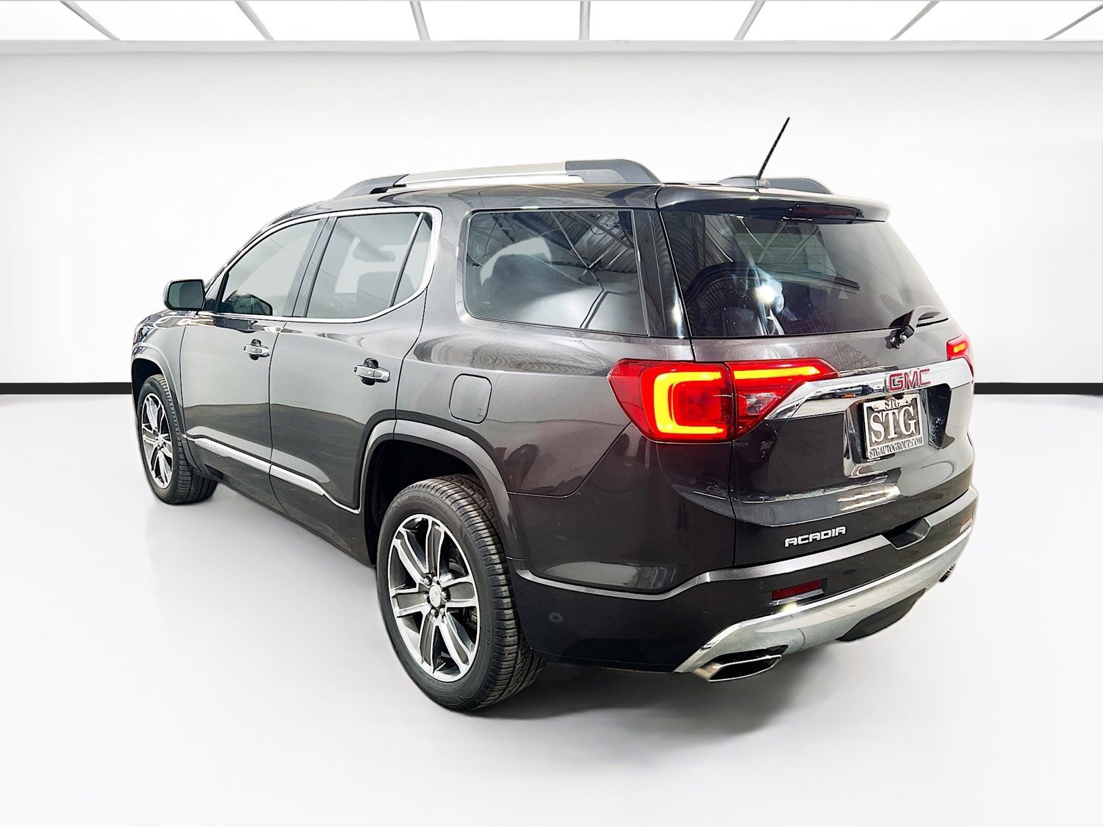 Used 2017 GMC Acadia Denali w/ Technology Package image 6