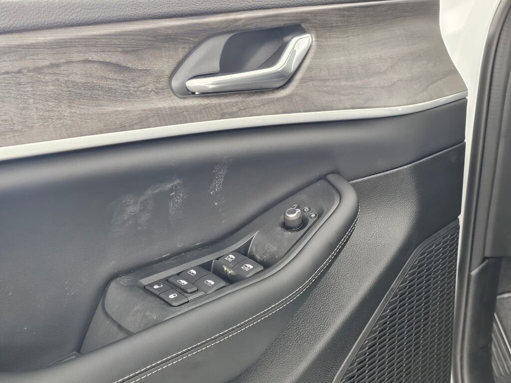 New 2026 Jeep Grand Cherokee Altitude image 18