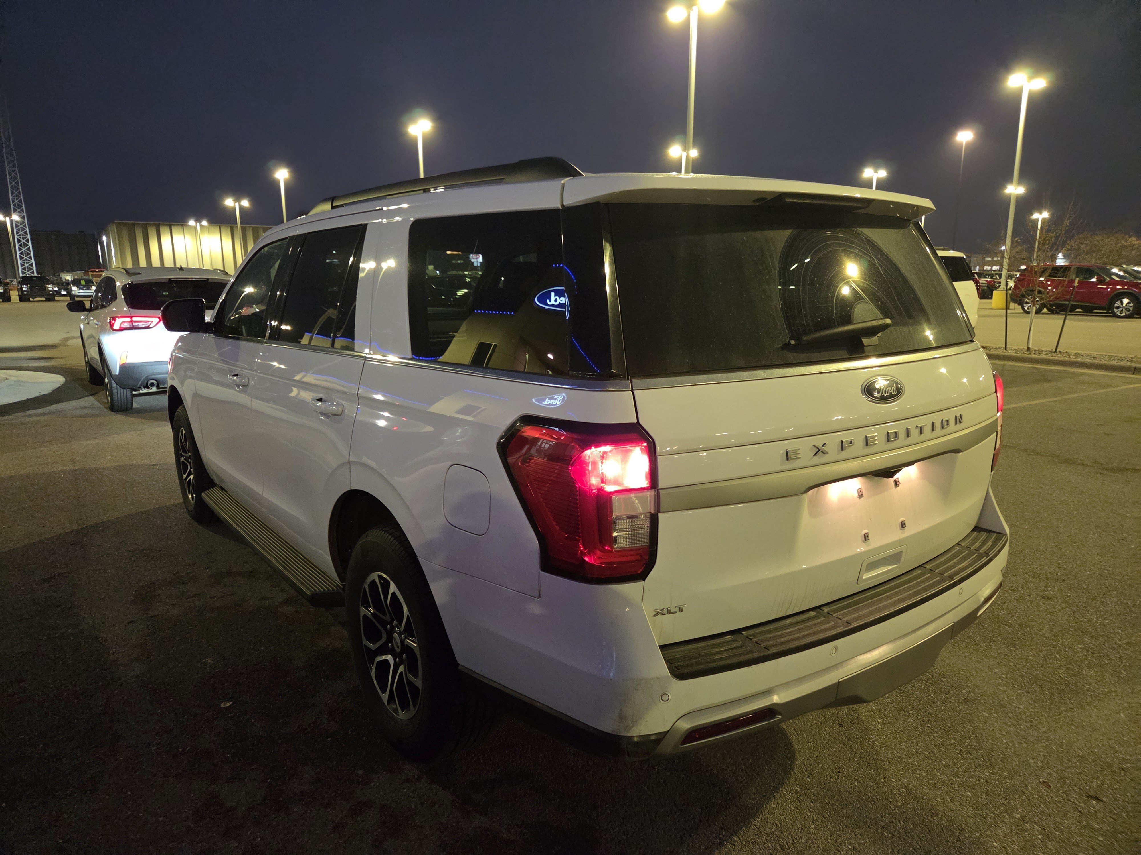 Used 2024 Ford Expedition XLT AWD/4WD image 4