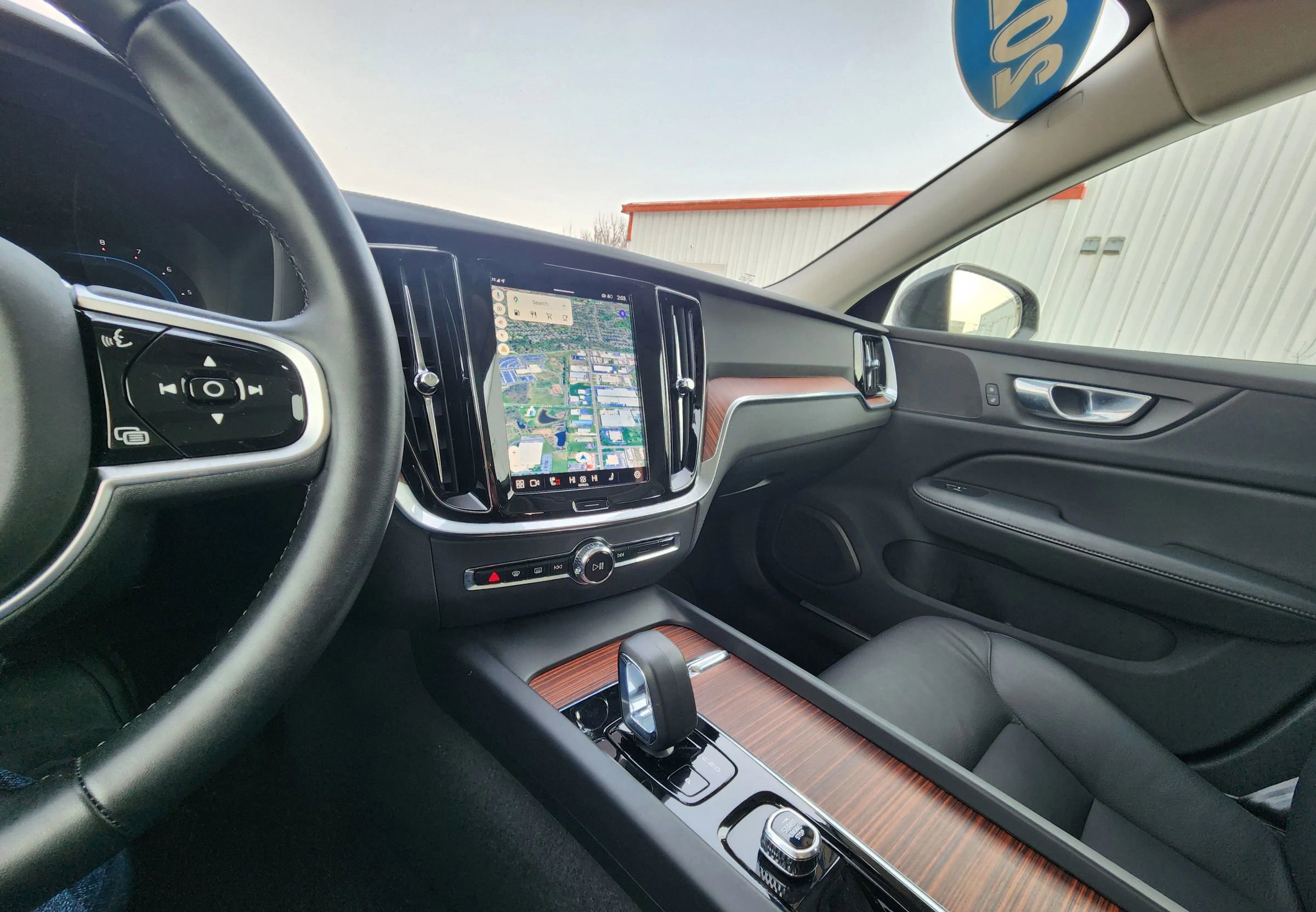 Used 2025 Volvo V60 B5 Cross Country Plus image 26