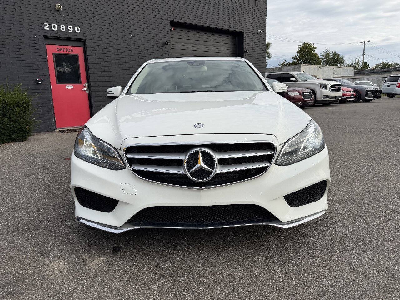 Used 2014 Mercedes-Benz E 350 4MATIC Sedan image 2