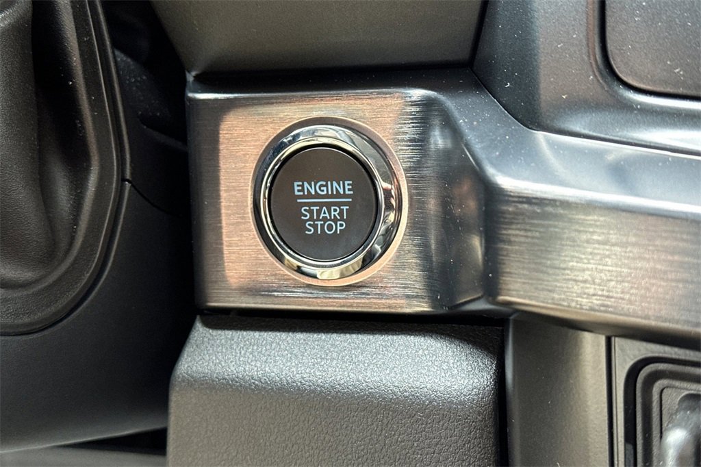 New 2025 Ford F250 Lariat w/ Black Appearance Package image 18
