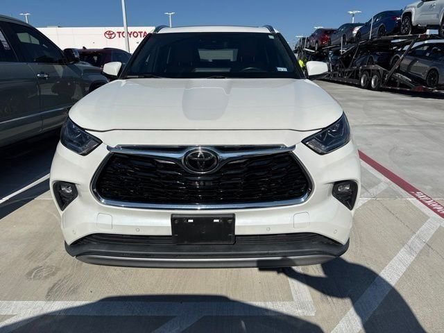 Used 2021 Toyota Highlander Platinum AWD/4WD image 3