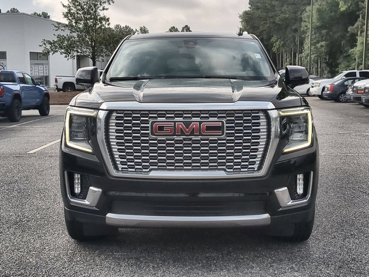 Used 2022 GMC Yukon XL Denali AWD/4WD image 3