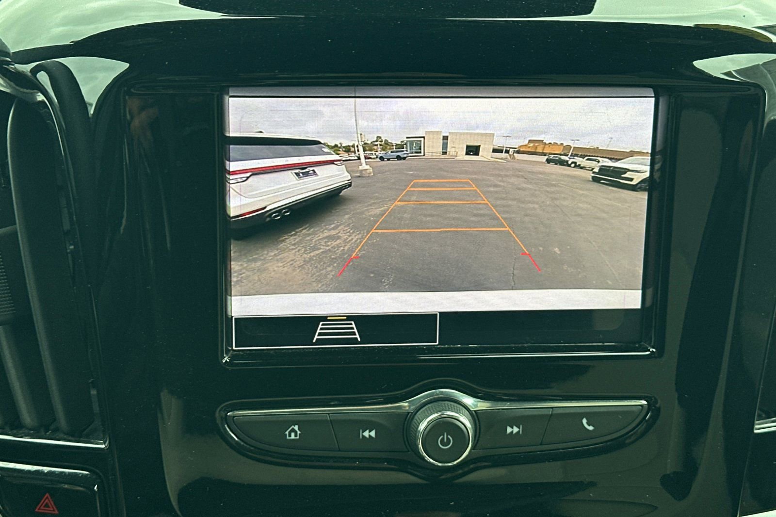 Used 2022 Chevrolet Traverse LS FWD image 19