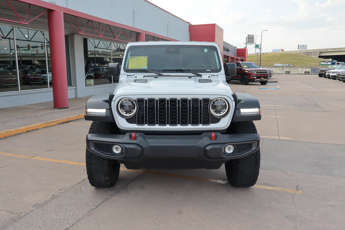 Used 2025 Jeep Wrangler Unlimited Rubicon AWD/4WD image 3