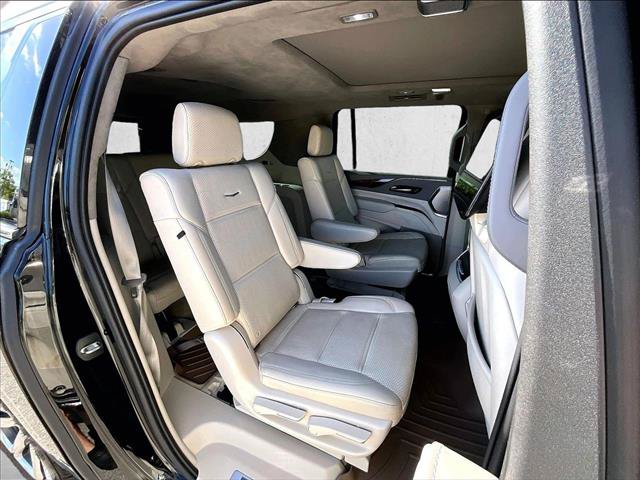 Used 2022 Cadillac Escalade ESV Premium Luxury Platinum w/ Heavy-Duty Trailer Package AWD/4WD image 26