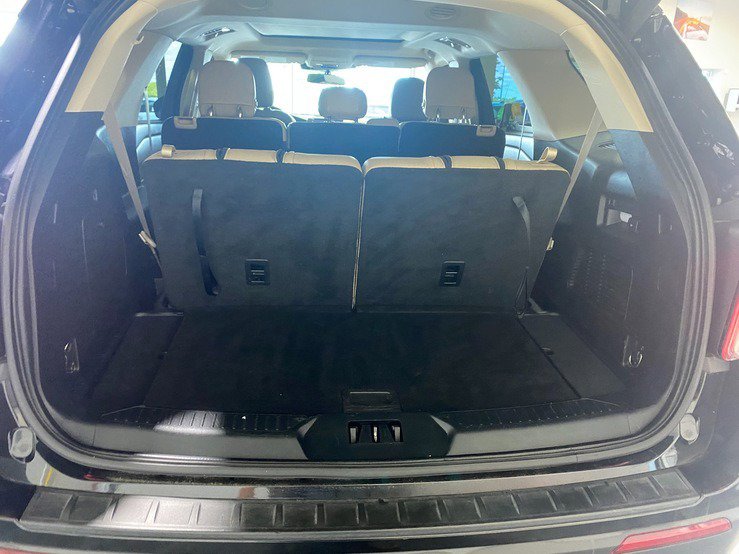 Used 2020 Ford Explorer XLT w/ Equipment Group 202A AWD/4WD image 18