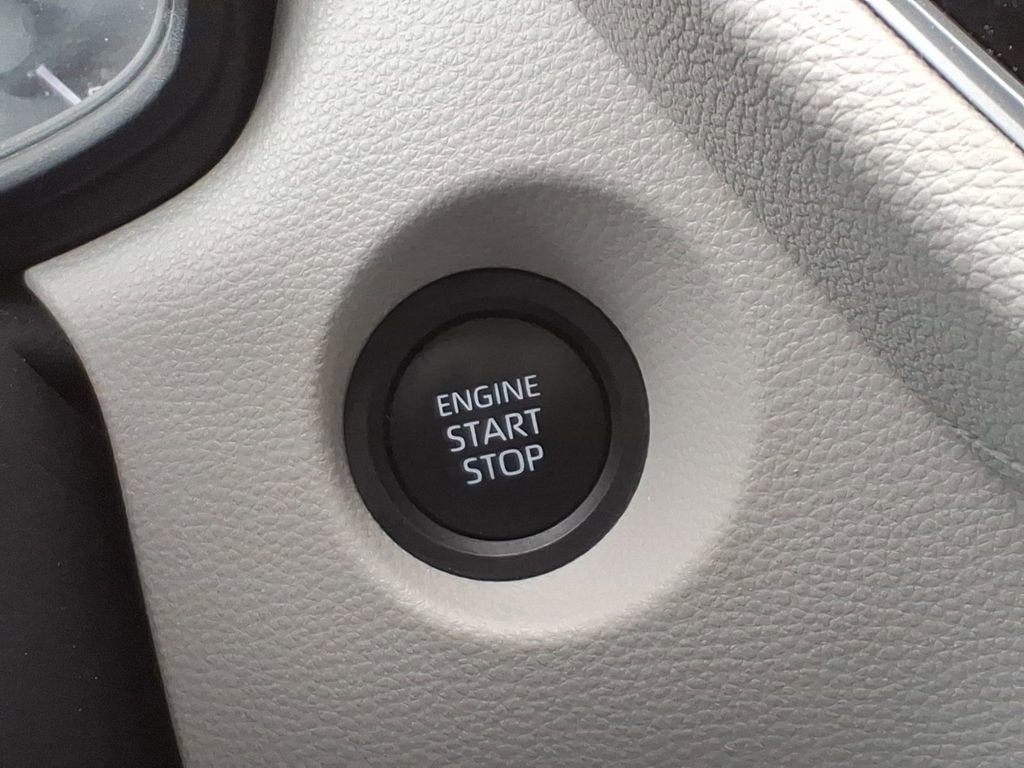 Used 2025 Toyota Corolla Cross LE w/ Moonroof Package image 17