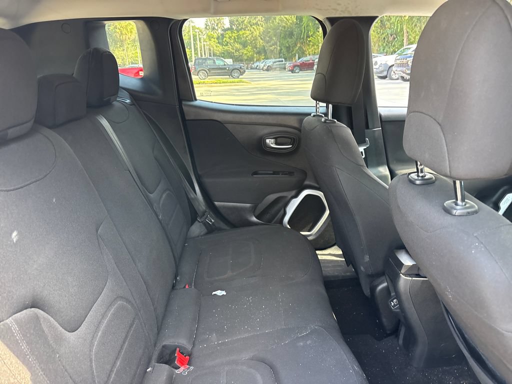 Used 2018 Jeep Renegade Latitude FWD image 29
