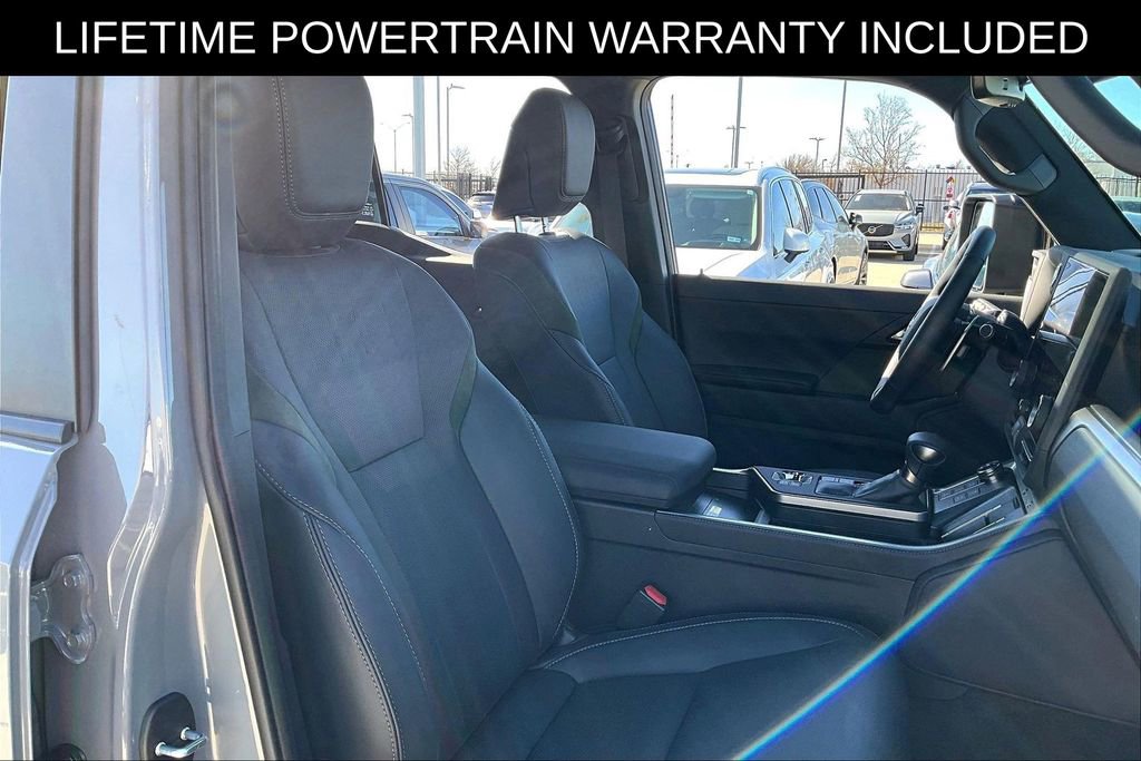 Used 2025 Lexus GX 550 image 10