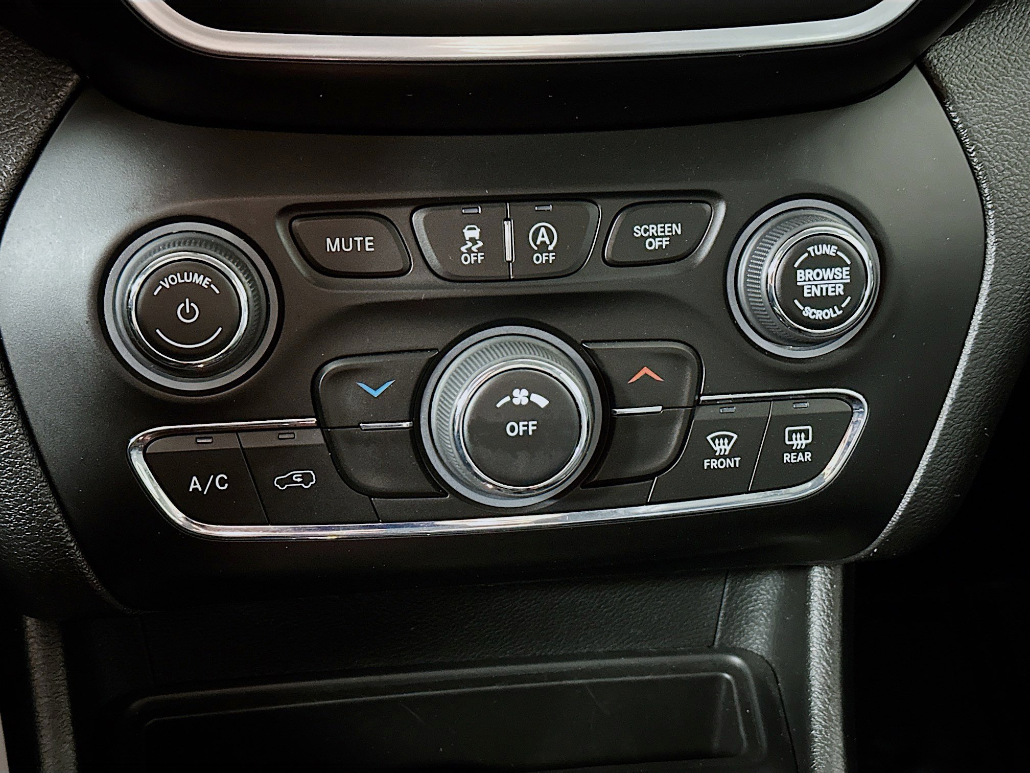 Used 2021 Jeep Cherokee Latitude Lux AWD/4WD image 15