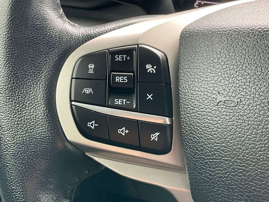 Certified 2022 Ford Explorer XLT w/ Equipment Group 202A image 5