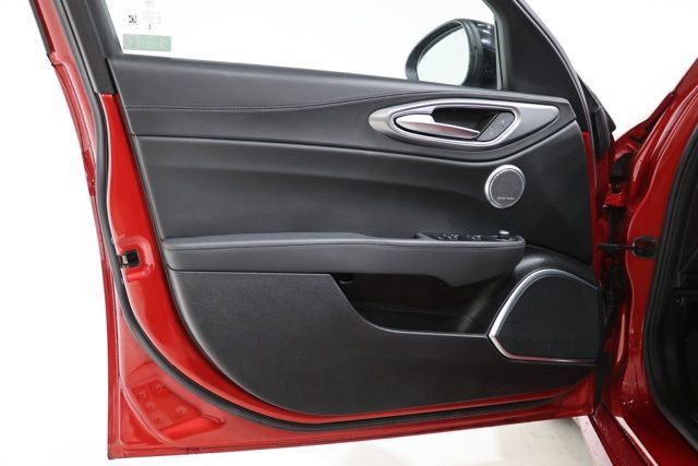 Used 2023 Alfa Romeo Giulia Veloce RWD image 17