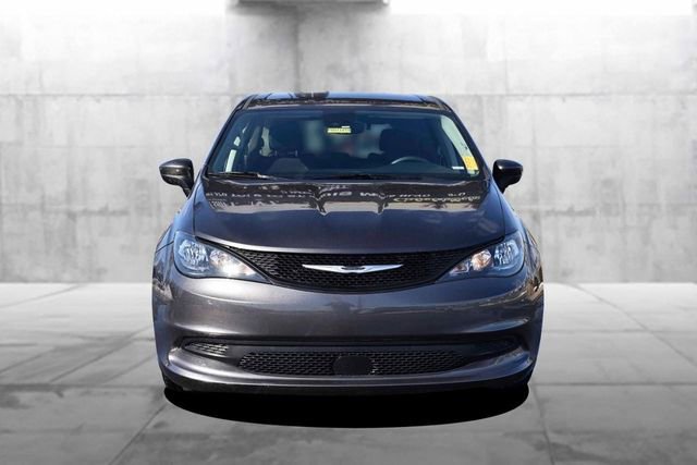 Used 2023 Chrysler Voyager LX image 4