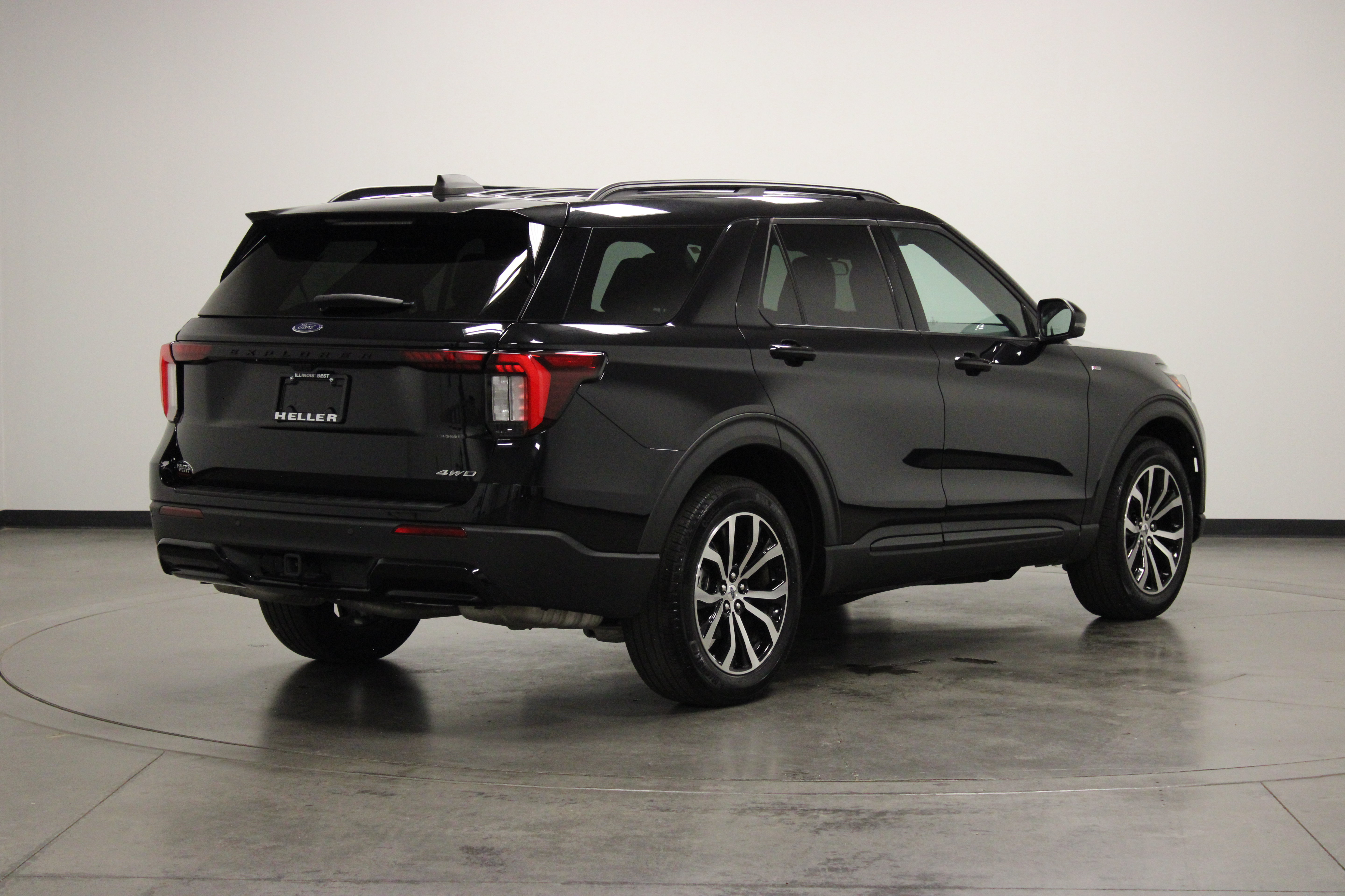 Used 2025 Ford Explorer ST-Line AWD/4WD image 8