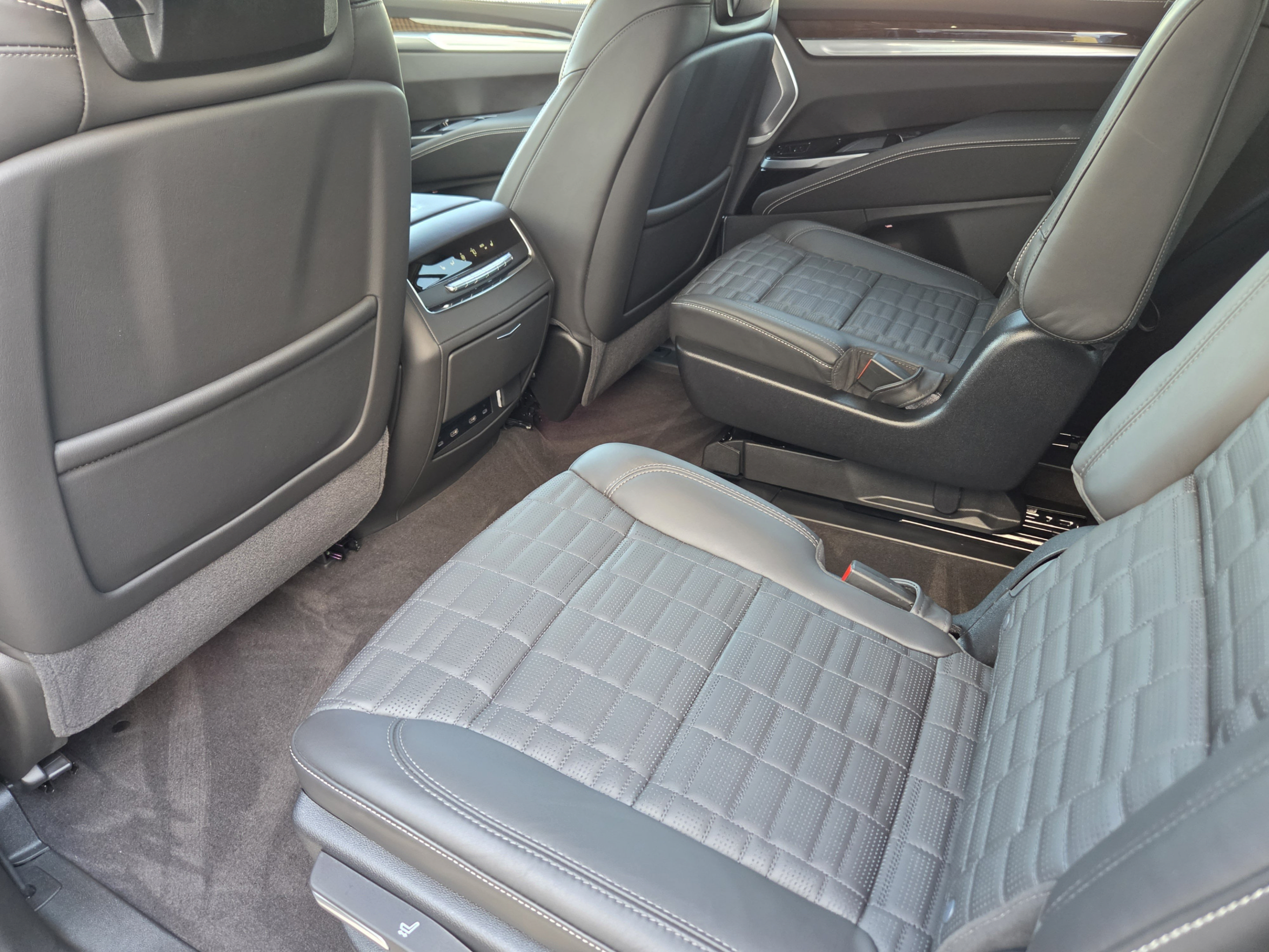 Used 2026 Cadillac Escalade Platinum Sport w/ LPO, ONYX Package AWD/4WD image 27