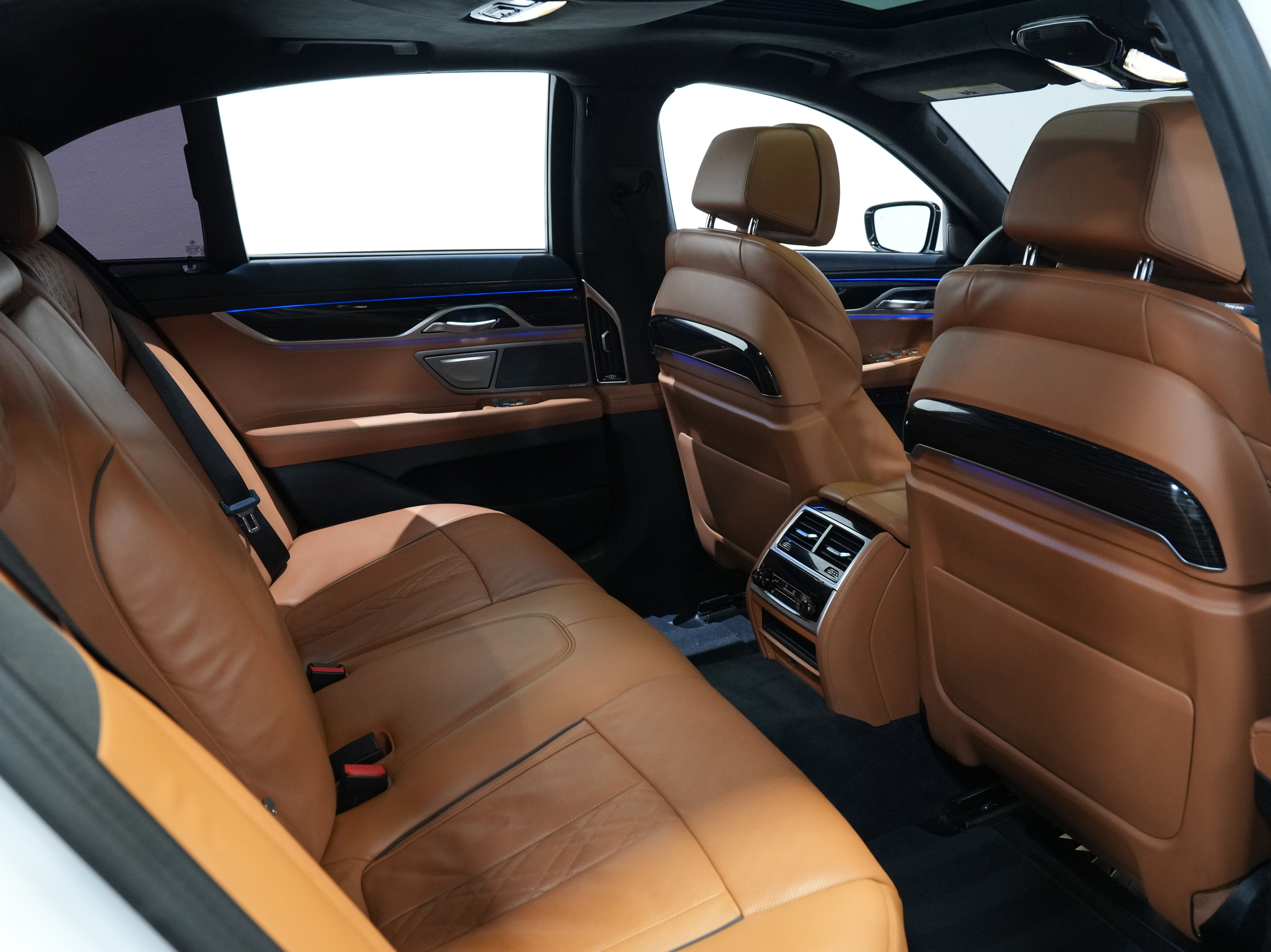 Used 2020 BMW 750i xDrive image 40